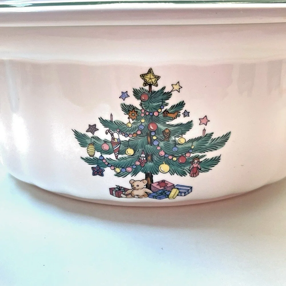 Nikko Christmastime Ovenware Casserole and Lid One &‎ Half Qt